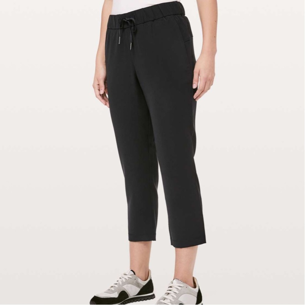 Lululemon On The Fly Crop *Woven 23"